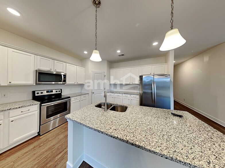 Building Photo - 4329 Longfellow Dr