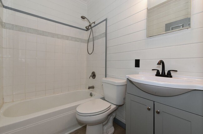 Building Photo - 1507 Bois D'Arc St