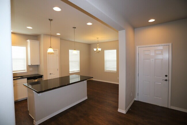 Building Photo - Beautiful 3-Bedroom Townhouse for Rent in Wolf Ranch