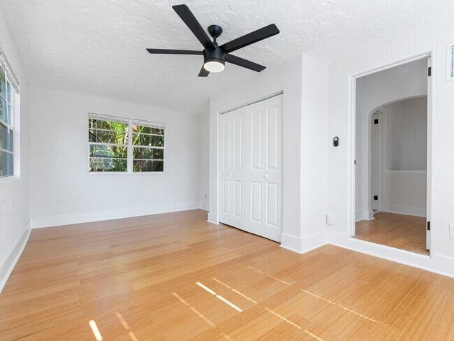 Building Photo - 209 Lytton Ct