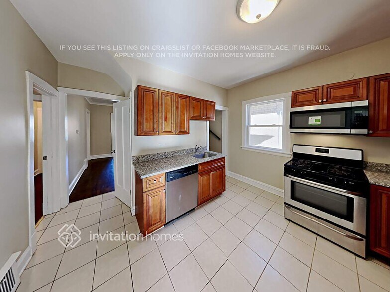 Building Photo - 5539 W Eddy St