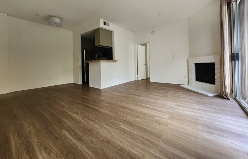 Interior Photo - 11660 Mayfield Ave
