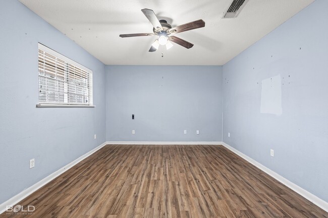 Building Photo - Check Out this 3 bed 2 bath in Bossier!!