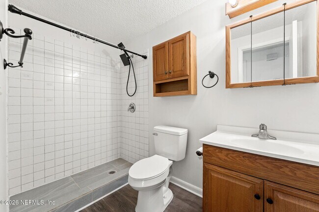 Building Photo - 4212 Pointe Haven Dr N