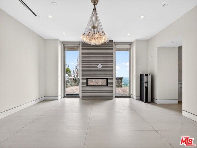 Building Photo - 770 Paseo Miramar