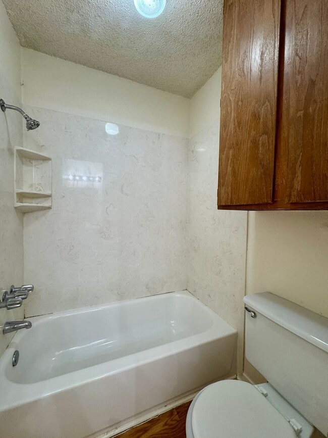 Building Photo - FEEL AT HOME AT LAKE SHORE VILLAS *Upstairs* Leasing Special Available*