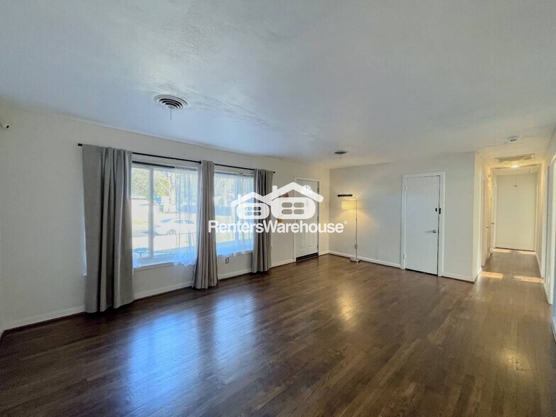 Building Photo - 5801 Townley Ave