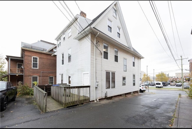 Building Photo - 50 Washington St