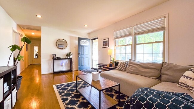 Building Photo - Updated Brick Ranch - Move In Ready!