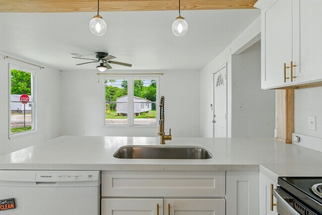 Building Photo - Remodeled 3 Bed/2 Bath Home with Bonus Upper Room Near Booming 9 Mile Rd Hub