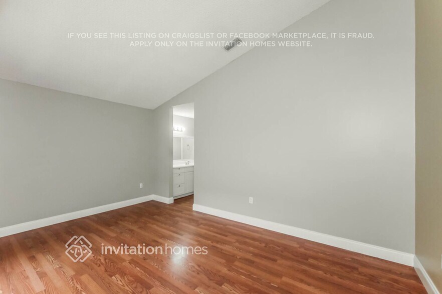 Building Photo - 9900 SW 59th Ct