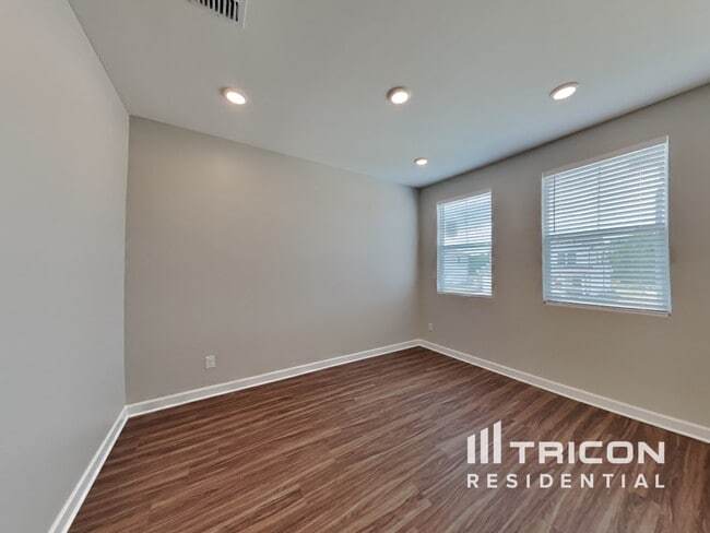 Building Photo - 176 Millbrook Dr