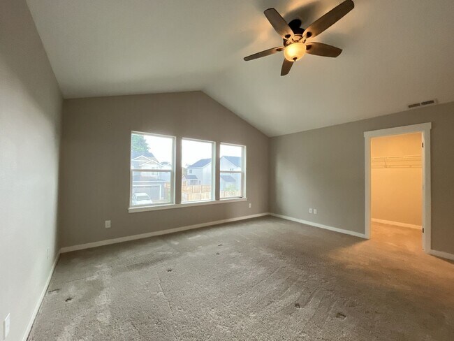 Building Photo - Spacious Modern Home with Open-Concept Living, Elegant Interior Features & Attached Garage