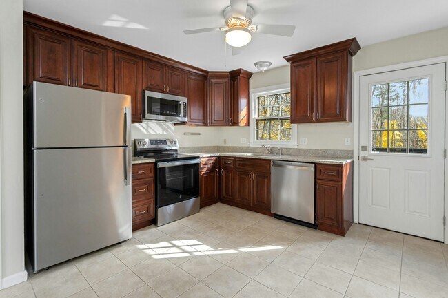 Building Photo - 64 Jelliff Mill Rd