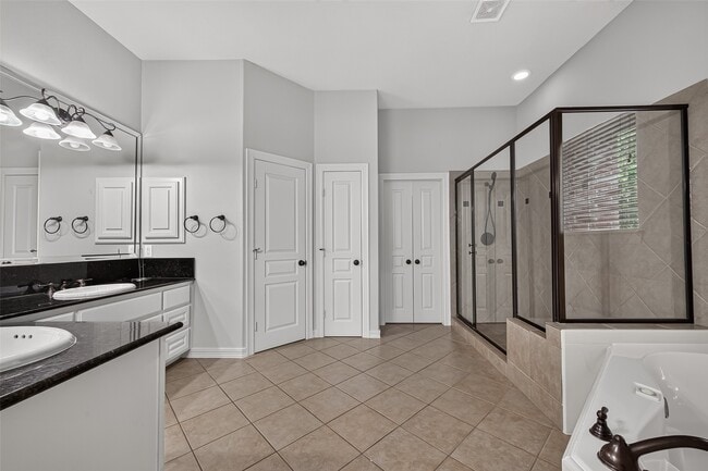 Building Photo - 8602 Two Sisters Ct