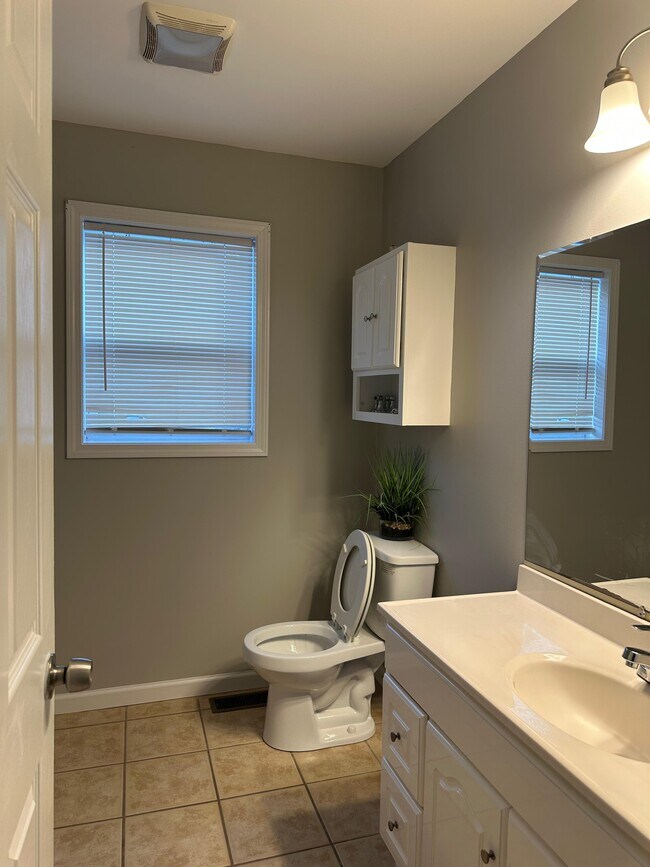 Building Photo - 319 Charles Ave