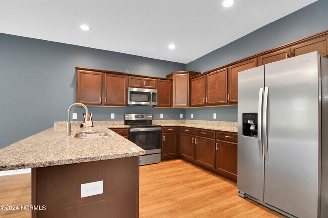 Building Photo - 428 Guppy Lp Rd