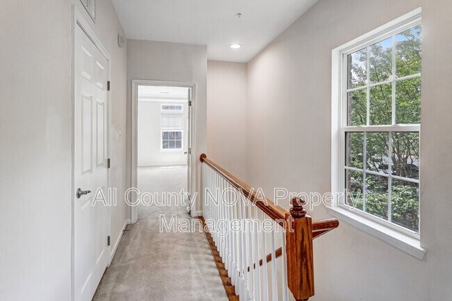 Building Photo - 15072 Leicestershire St