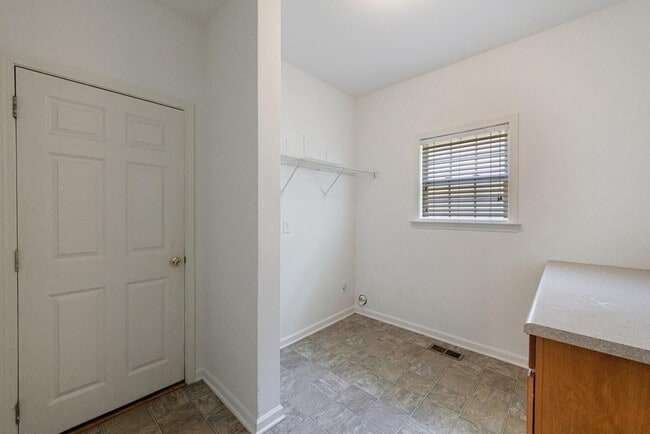 Building Photo - 279 Collins View Ct