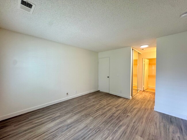 Building Photo - Great 2B/2BA Condo in Mira Mesa!