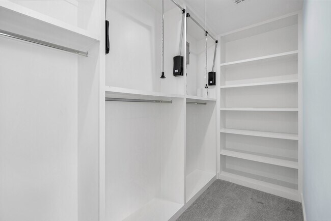 Building Photo - 804 Woodcrest Dr