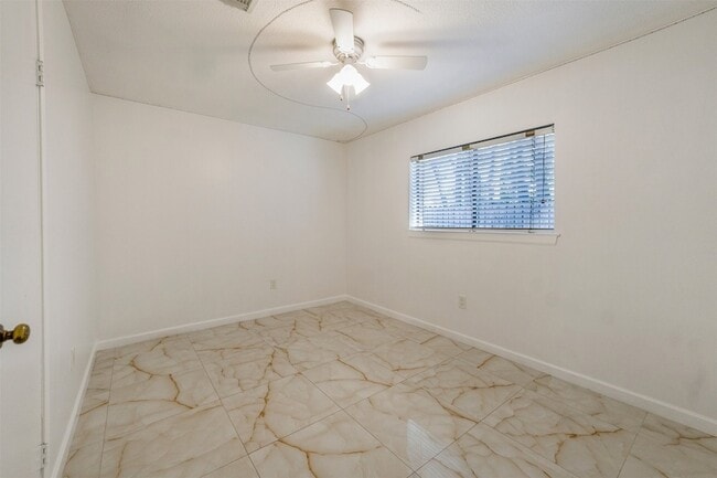 Building Photo - 3203 Golden Willow Dr