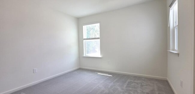 Building Photo - 119 Gamay Dr