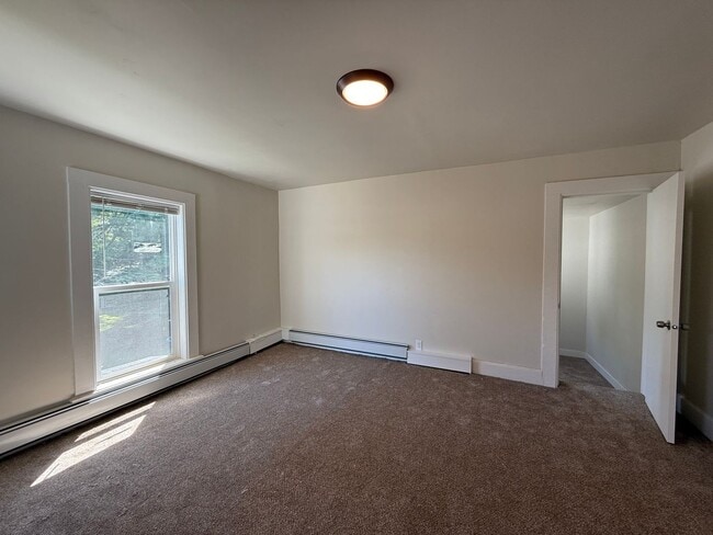 Building Photo - 5 Bed 2 Bath Single Family Home- Shawano Wi