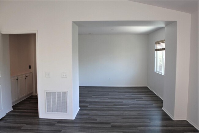 Building Photo - 3 Bed 3 Bath Menifee Home for rent