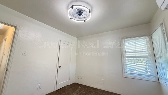 Building Photo - 408 W 8th St