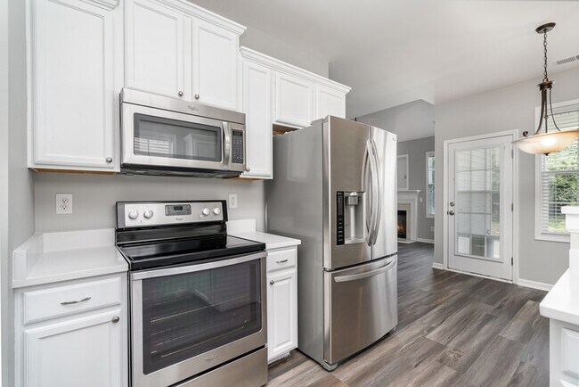 Building Photo - 251 Tradition Way