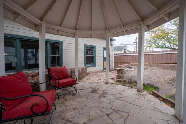 Building Photo - 861 Grand Ave