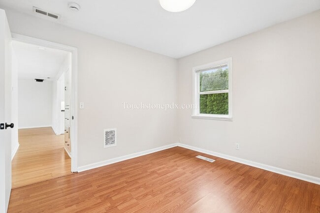 Building Photo - Updated NE Portland Home w/Fenced Yard and Upgrades!