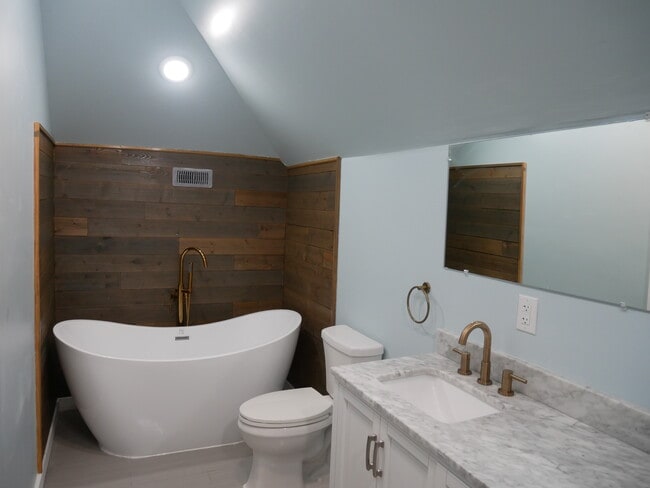 Building Photo - 208 Vineyard Rd