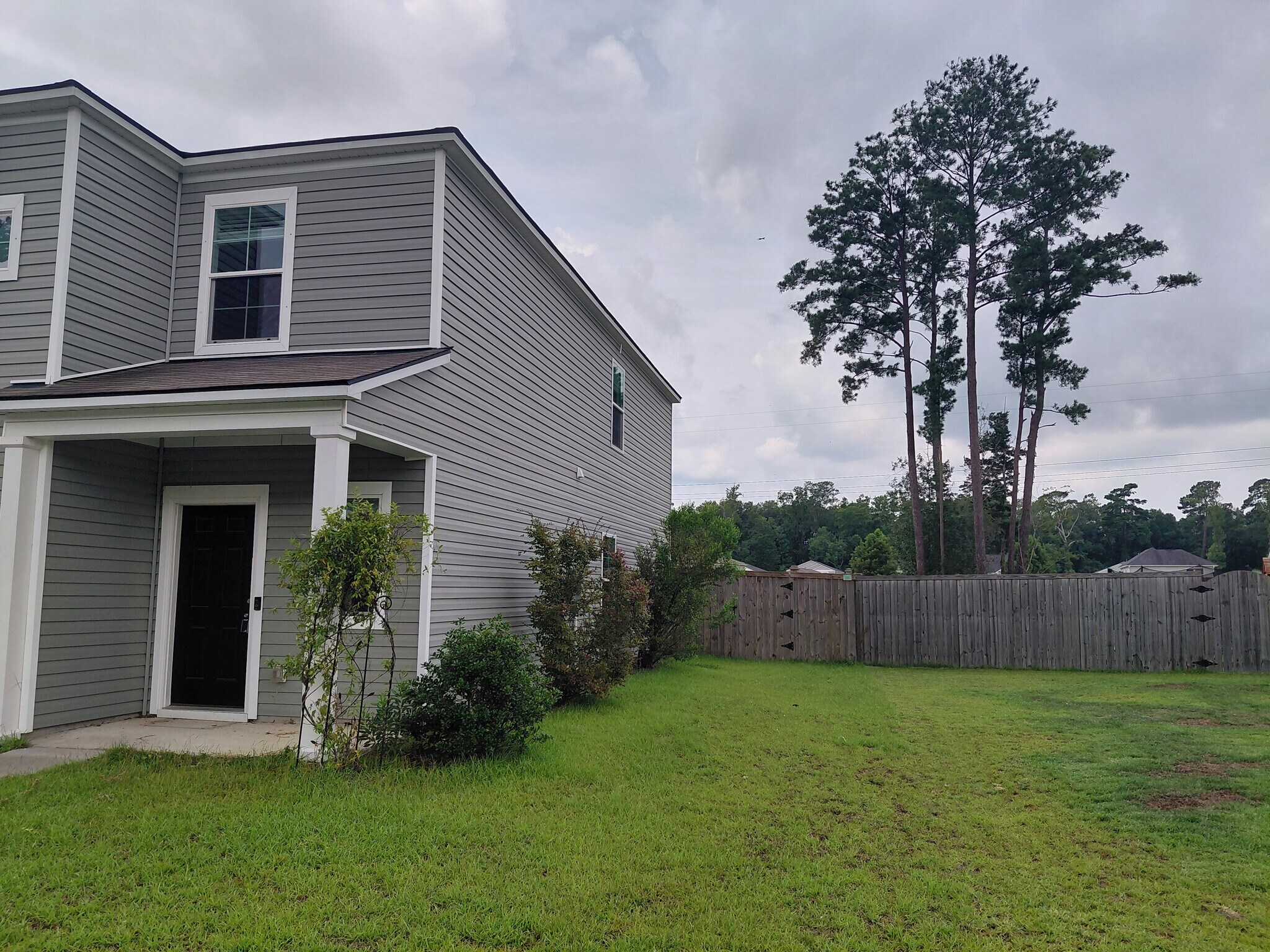 Building Photo - 333 Matuskovic Dr