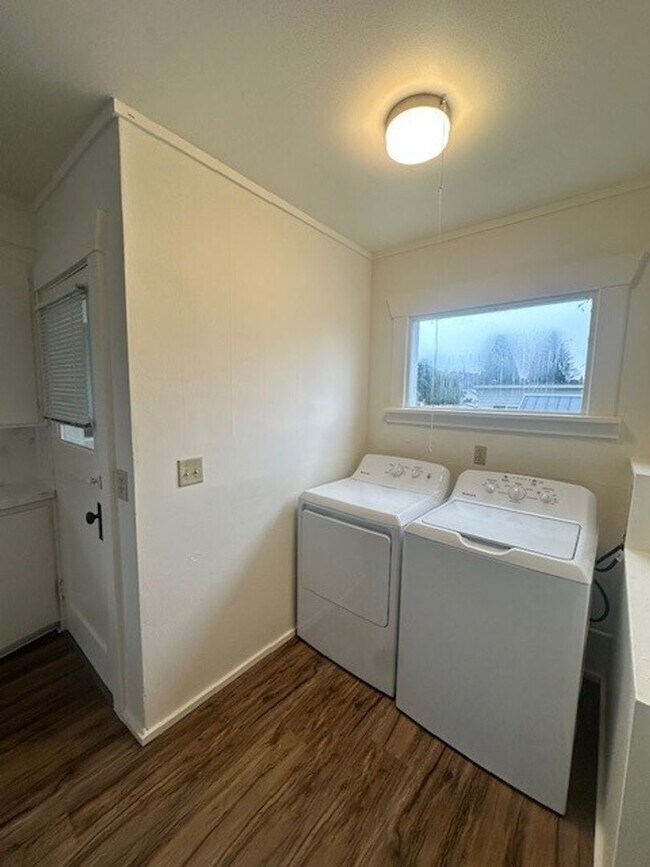 Building Photo - 811 N 3rd St