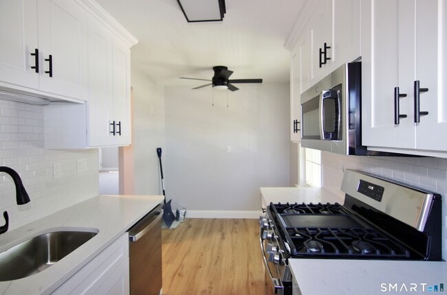 Building Photo - 6 Revere Dr