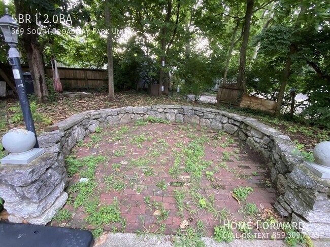 Building Photo - 369 S Broadway Park