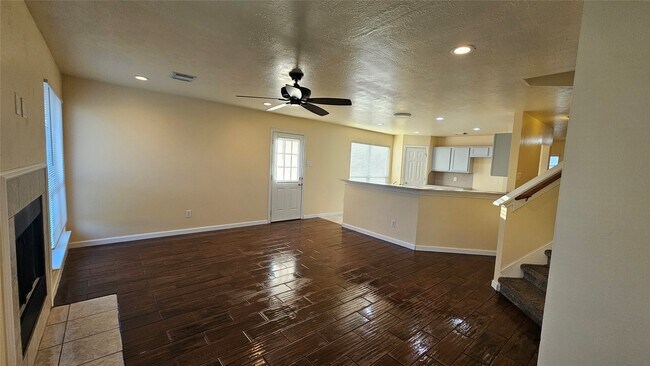 Building Photo - 2320 Shady Pine Dr