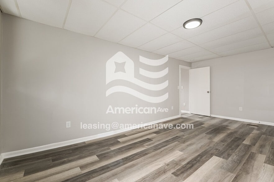 Building Photo - 1009 Woods Run Ave