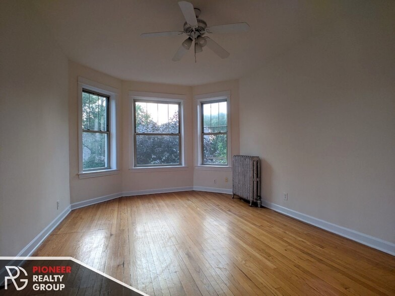 Building Photo - 2455 N Spaulding Ave