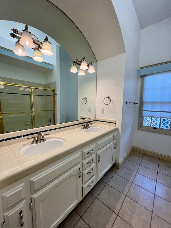 Building Photo - San Gabriel