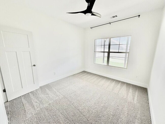 Building Photo - 211 Crooked Cedar Way