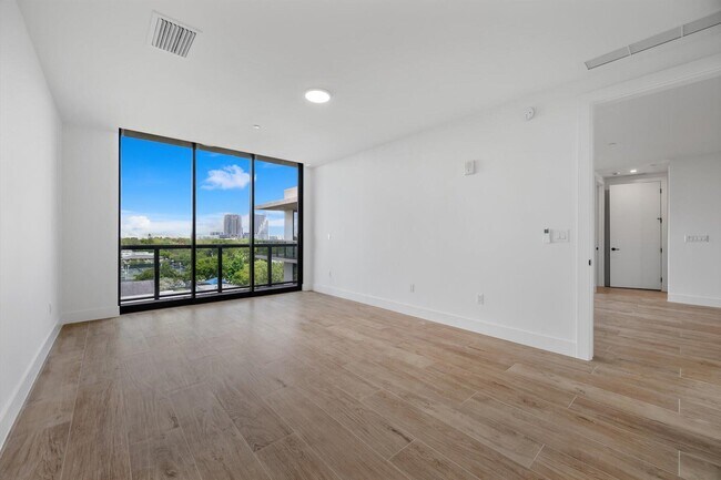 Building Photo - 3034 Oak Ave