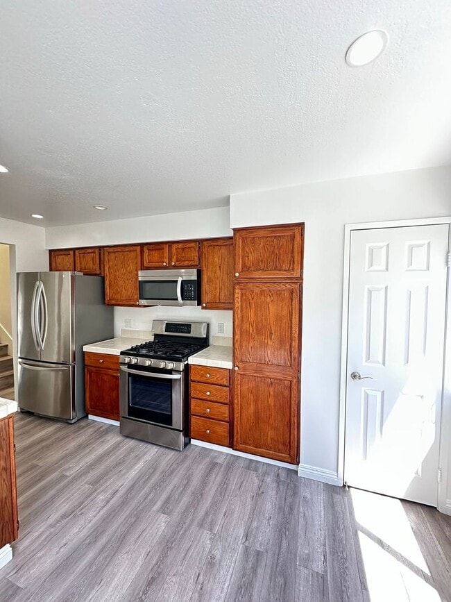 Building Photo - 5455 Sylmar Ave