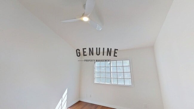 Building Photo - Spacious 2 Story 3Bd 2.5Ba Townhome