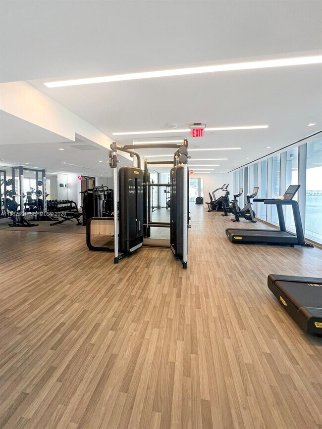 Building Photo - 700 NE 26th Terrace