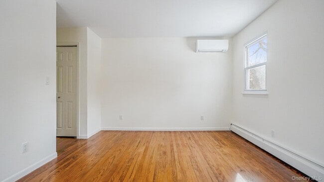 Building Photo - 100 E Sunnyside Ln