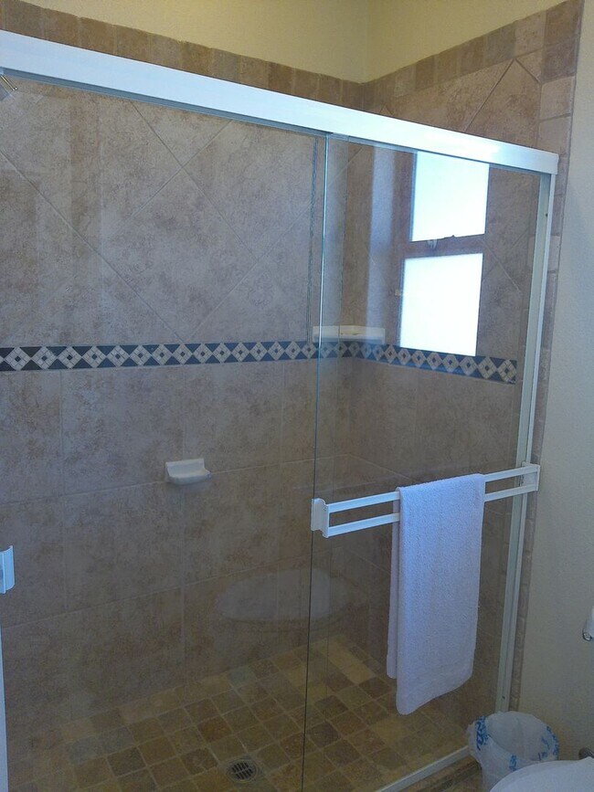 Building Photo - Winter Rental Available October-April 2026