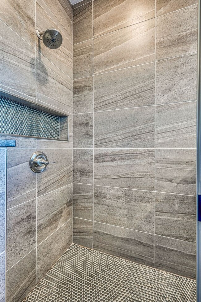 Building Photo - Beautiful East side House 4 bed-2.5 baths, part of The Overlook Casa Club that includes Swimming ...